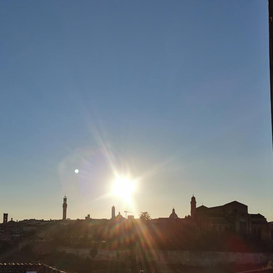 Affaccio Su Siena,Vicino Al Centro, Con Garage Apartment Luaran gambar